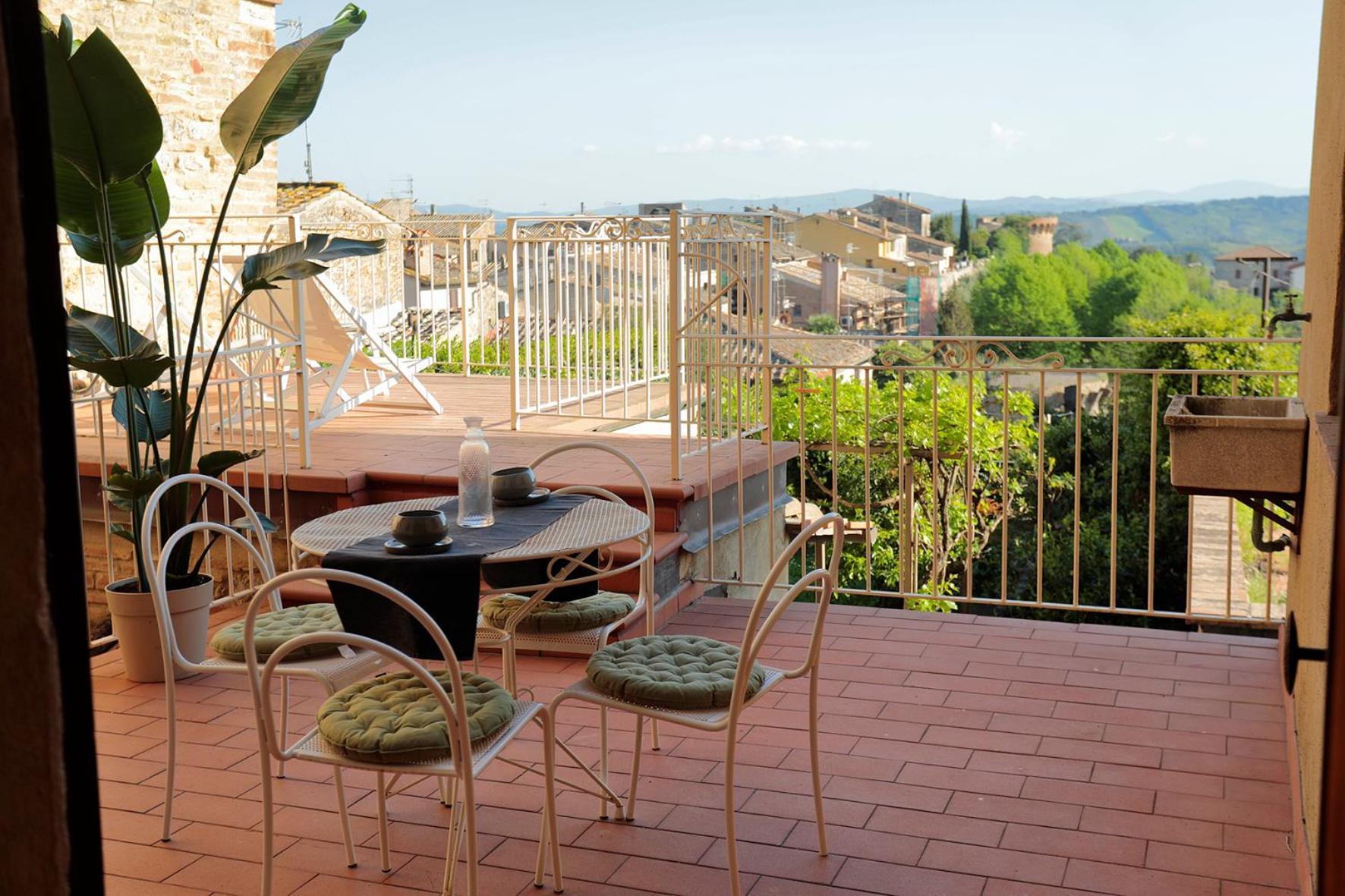 Appartamento Le Palme Con Terrazze In Centro San Gimignano Exterior foto